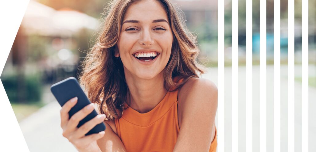 smiling woman, as mood picture to visualize successful digital customer experience